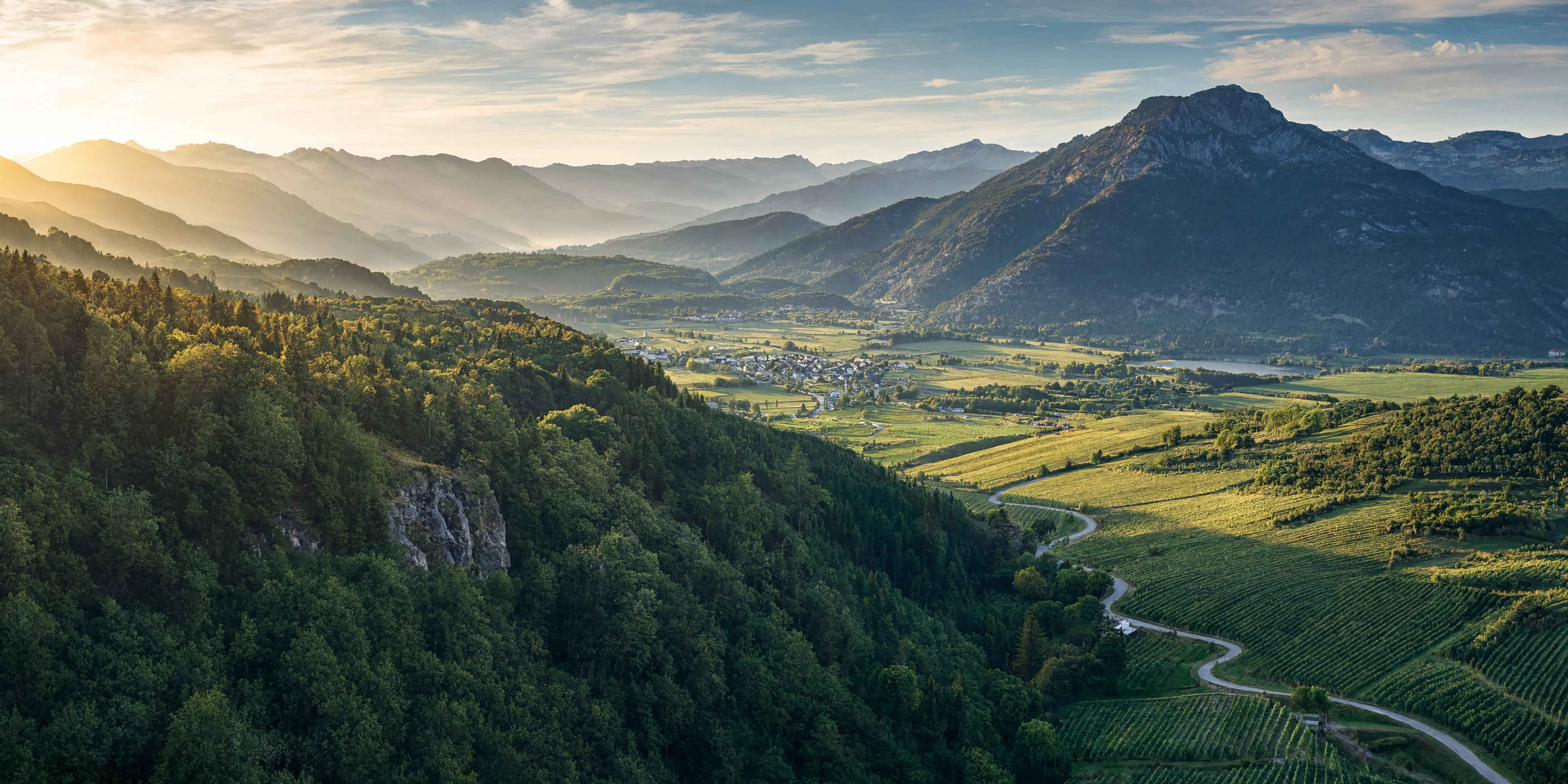 Luftaufnahme der deutschen Alpenlandschaft — Emerald Highlands Reiseziele